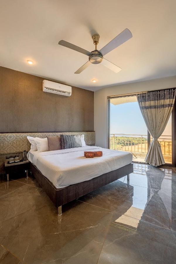 Saffronstays Heavone Trio, Лонавала Екстериор снимка